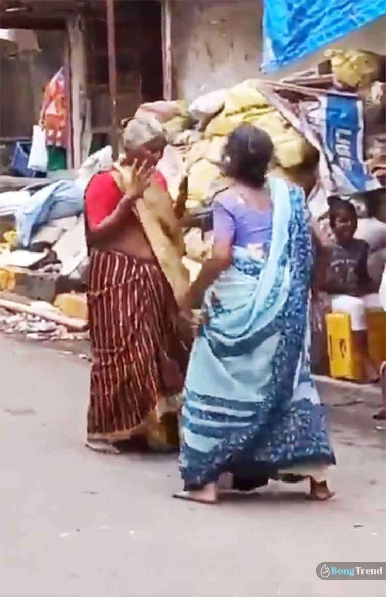 ভাইরাল ভিডিও Viral Video Women Dancing on Road
