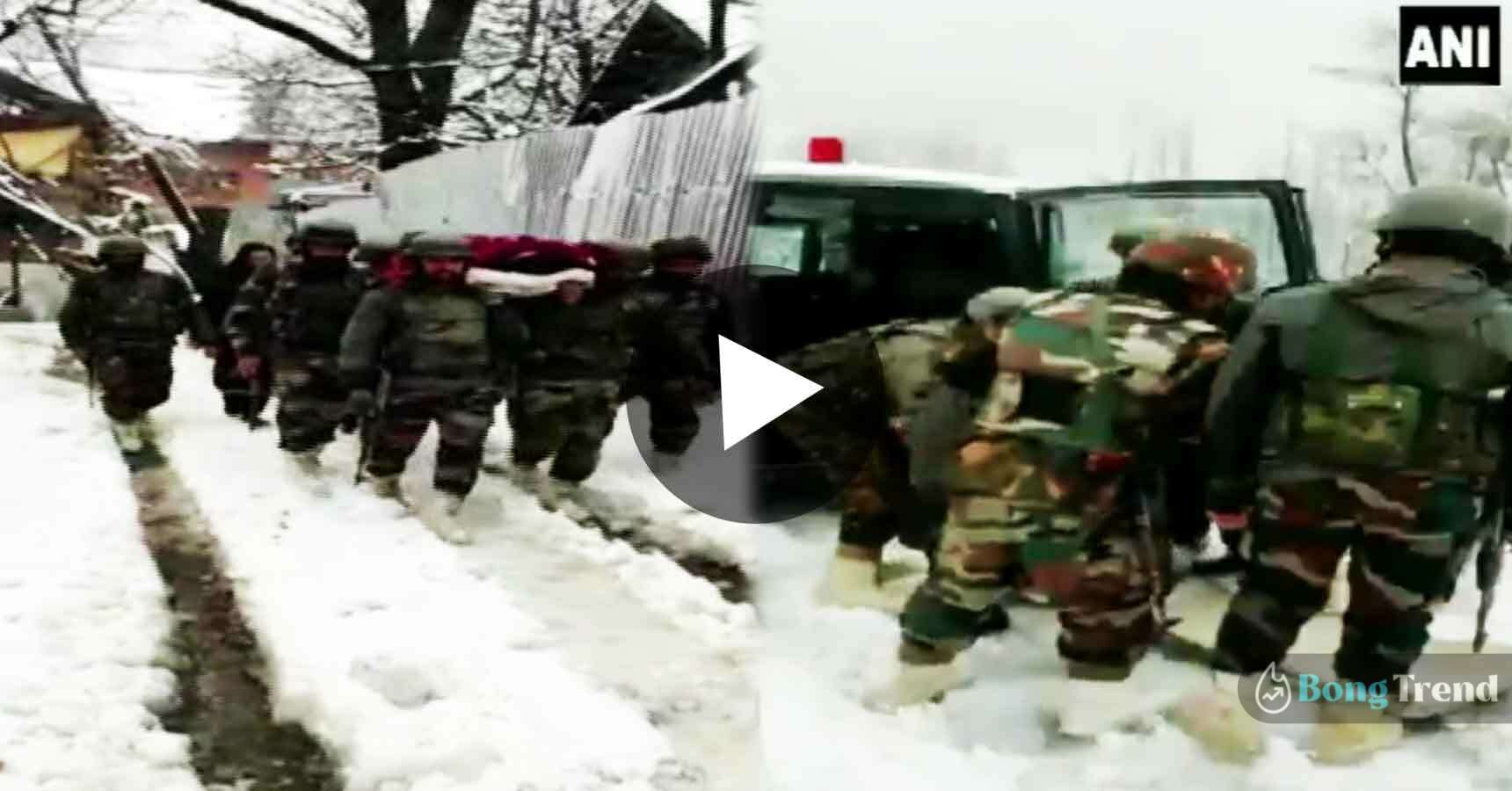 Indian Army Helps Pregnent Lady Reach Hospital