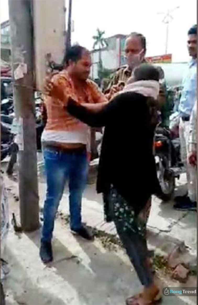 Meerut wife beats husband on road after catching with girlfriend