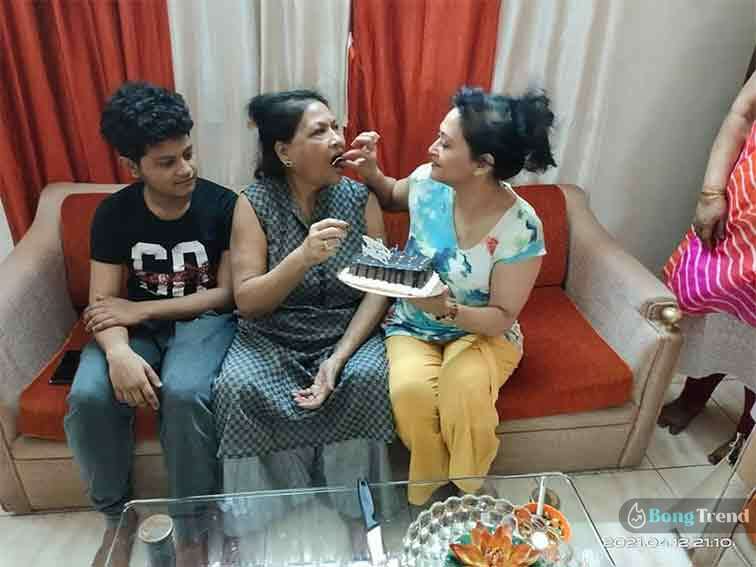 শ্রীময়ী Shreemoyi actress Indrani Haldar Mother Birthday Celebration