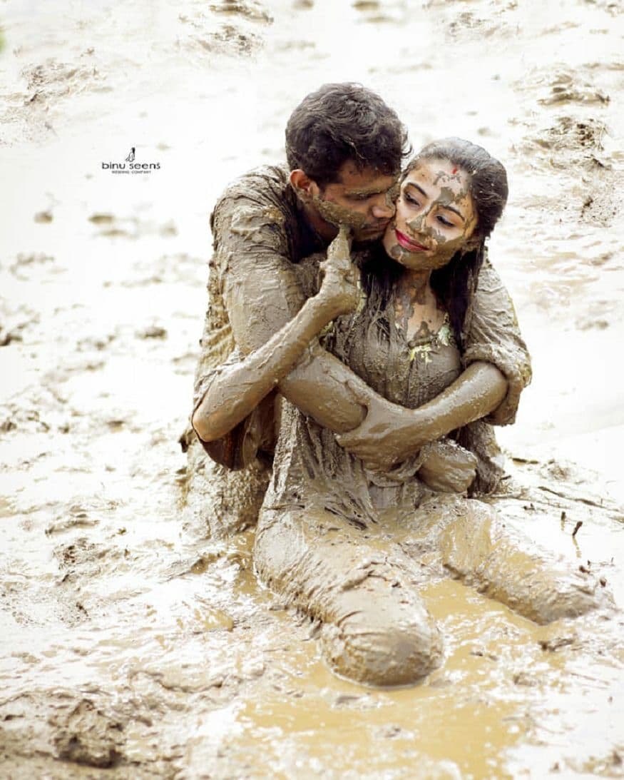 কাদা,প্রিওয়েডিং,কেরালা,ভাইরাল,ভাইরাল ছবি,Mud,pre wedding,kerala,viral,viral photos