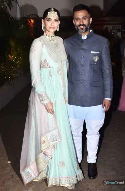 Sonam Kapoor in her sister wedding Seems Pregnent