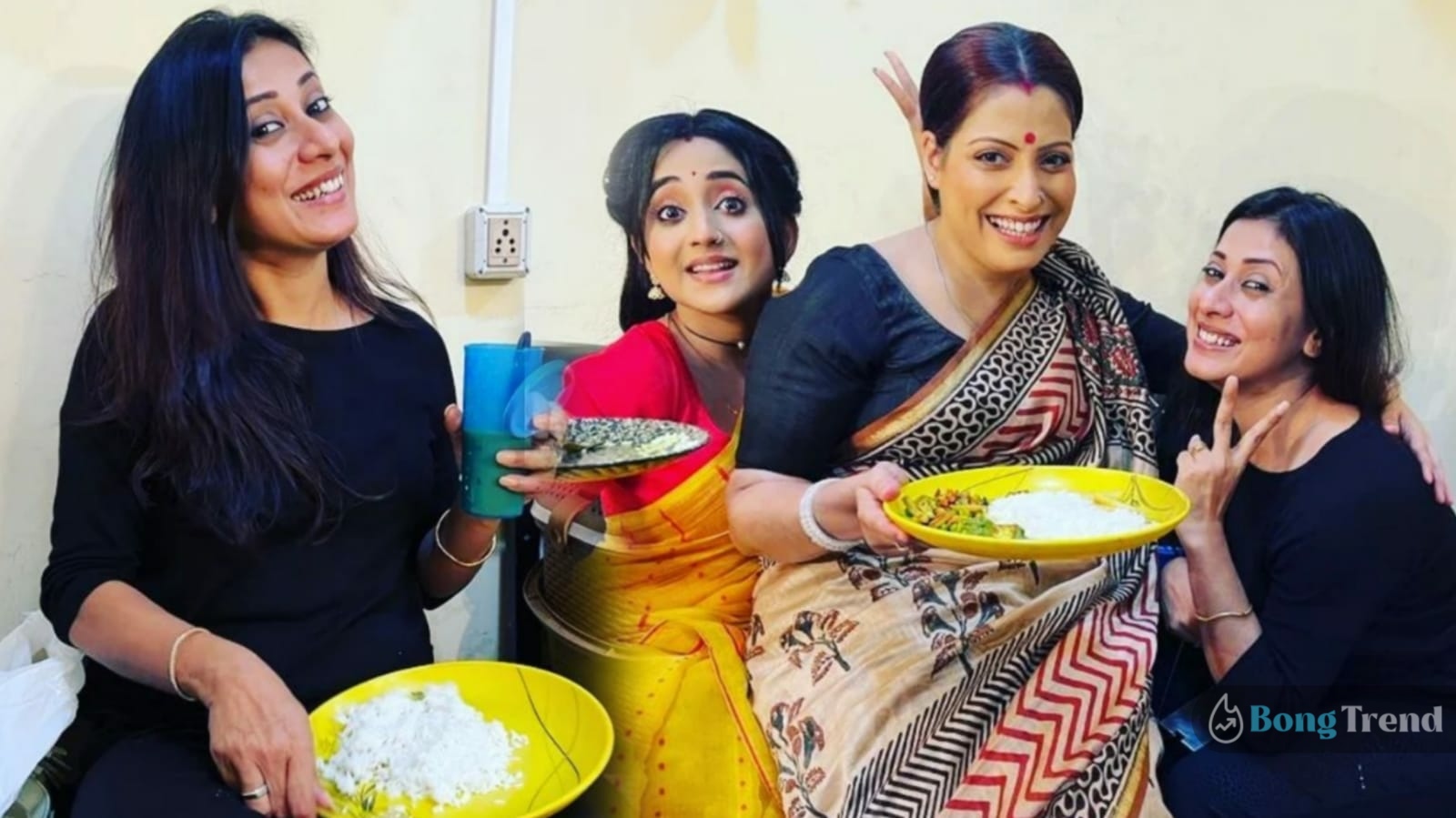 মিঠাই,Mithai,ভারত লক্ষ্মী স্টুডিওর,Bharat Lakshmi Studio,তনুশ্রী গোস্বামীকে,Tanusree Goswami,মেকাপ রুম,Make up room
