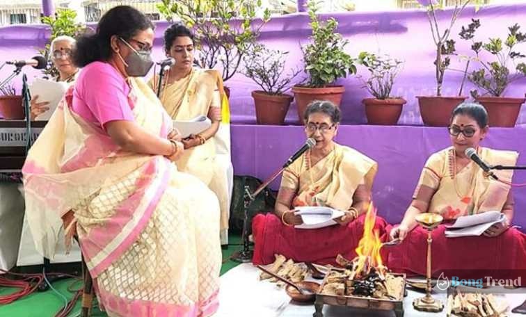 fermale priests performed Sandhya Mukherjee las rites,Sandhya Mukherjee,সন্ধ্যা মুখোপাধ্যায়,শ্রাদ্ধানুষ্ঠান,পরলৌকিক ক্রিয়া,Sandhya Mukherjee Last rites,Female Priests,nandini bhowmik,মহিলা পুরোহিত