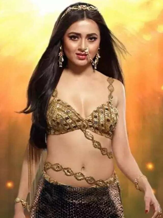 cropped-Tejaswi-Prakash-as-Naagin.jpg