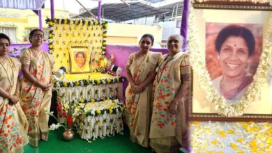 fermale priests performed Sandhya Mukherjee las rites
