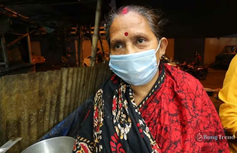 Lokkhi Kakima Selling 2.50 Rs Chicken Pakora