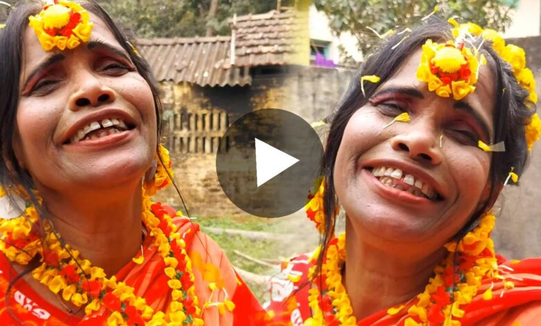 Ranu Mondal dressd with Flower singing New song Viral Video