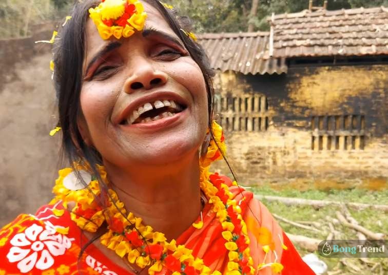 Ranu Mondal singing in floral makeup