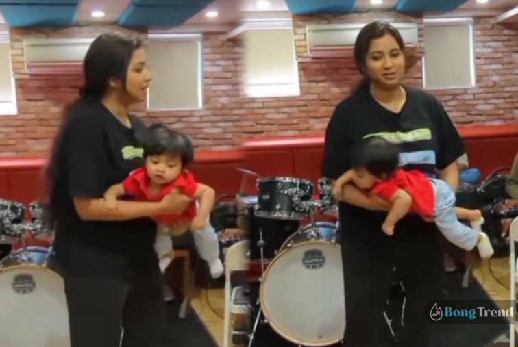 Shreya Ghoshal,Devyaan,Shreya Ghoshal Dancing with Son,শ্রেয়া ঘোষাল,দেবায়ন,শ্রেয়া ঘোষাল জন্মদিন,Shreya Ghoshal Birthday,Shreya Ghoshal Dancing Video,Bollywood News