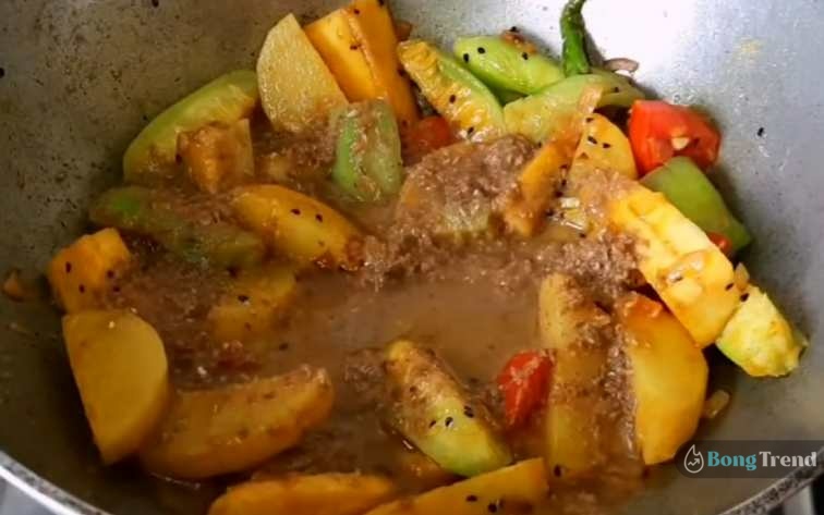 Sabji Diye Macher Patla Jhol Recipe