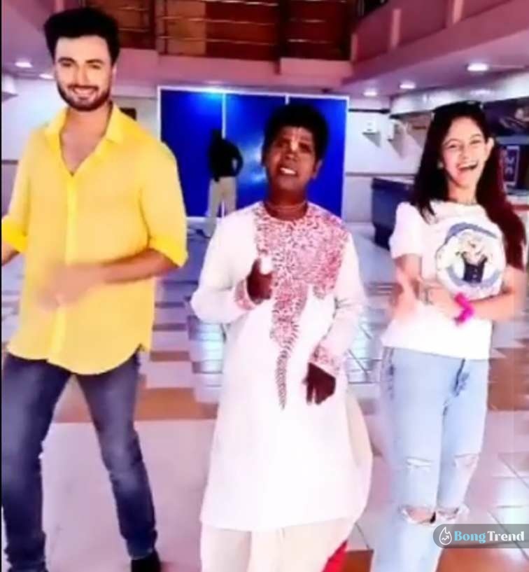 Trina Saha dancing with Sean banerjee and bhuban badyakar on kacha badam song