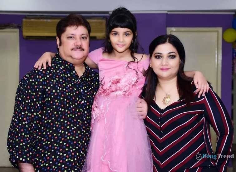 Abhishek Chatterjee with wife Sanjukta and daughter Saini