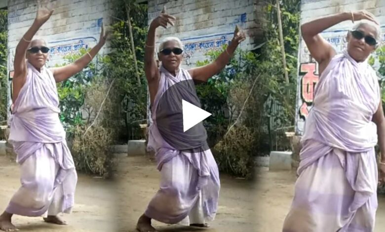 Thakuma Dancing on Kamala Nritya Kore Thomkiya Thomkiya Song