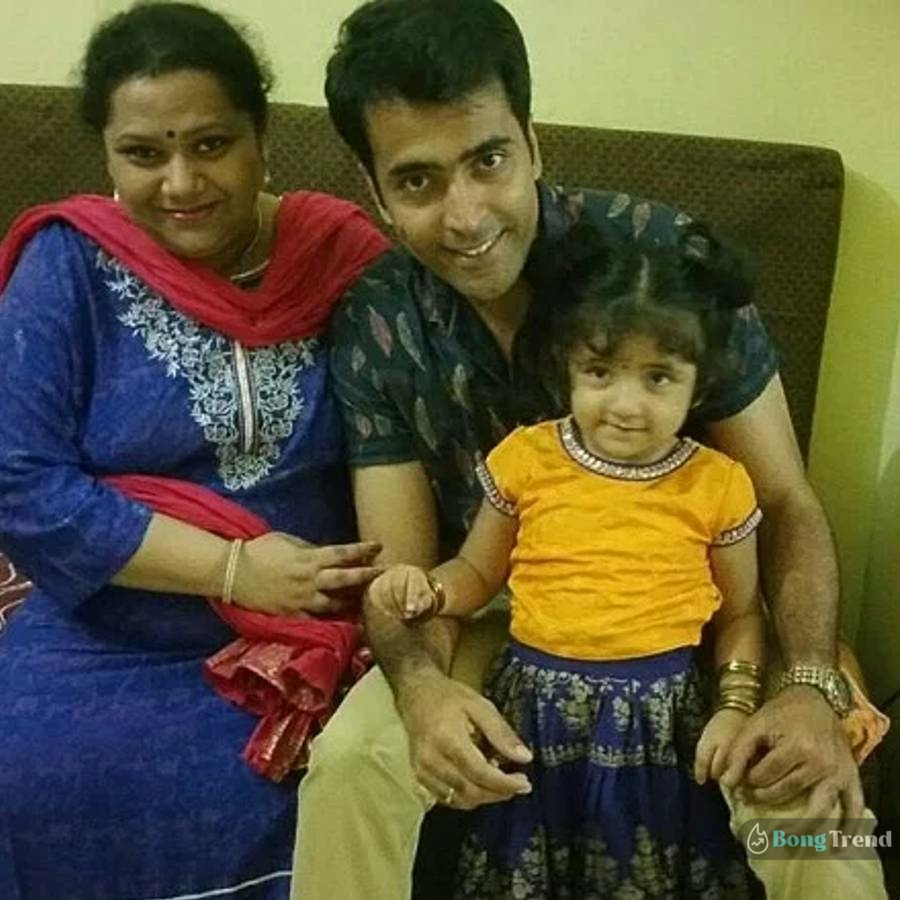 Abir Chatterjee with his daughter