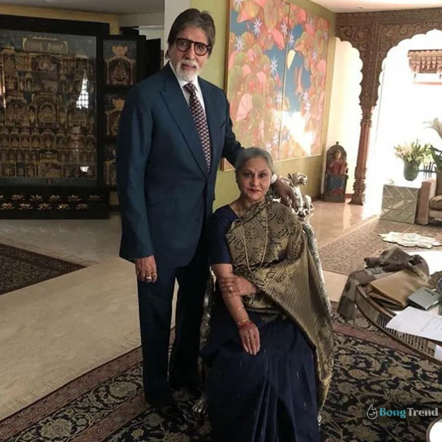 Amitabh Bachchan in his house Jalsa