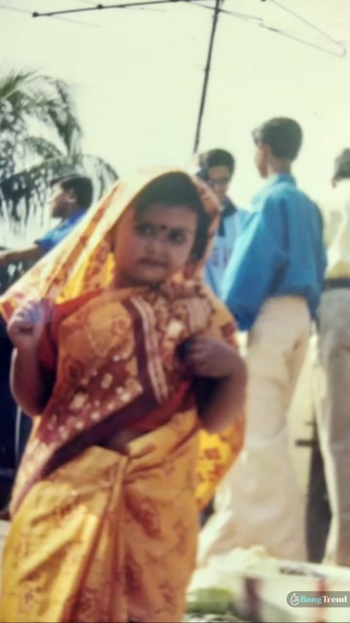 ছোটবেলার ছবি,Childhood Picture,উমা,Uma,শিঞ্জিনী চক্রবর্তী,Shinjinee Chakraborty,সোশ্যাল মিডিয়া,Social Media,ভাইরাল,Viral