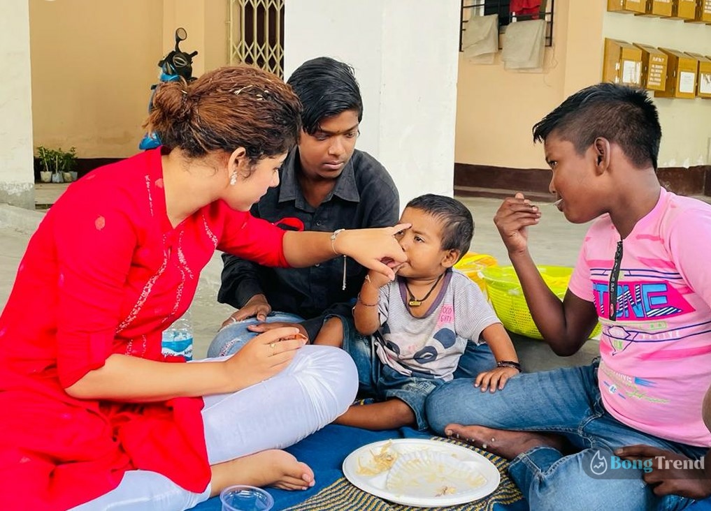 Ditipriya Roy celebrates bhaiphonta with street children