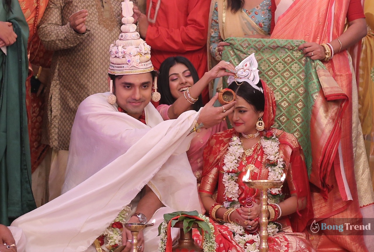 Nim fuler modhu Srijan Parna's Marriage album