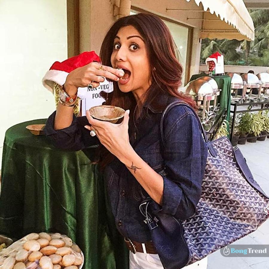 Shilpa Shetty eating Golgappa, Shilpa Shetty eating Fuchka