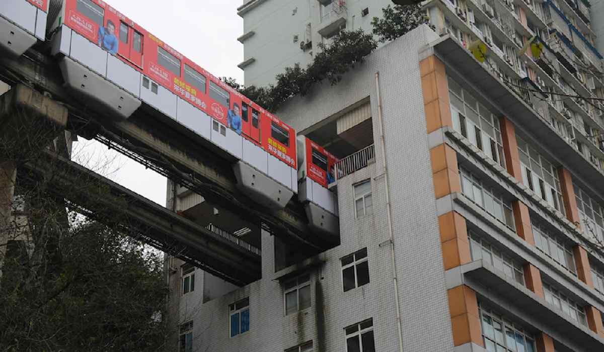 chongqing metro through building, Metro through building