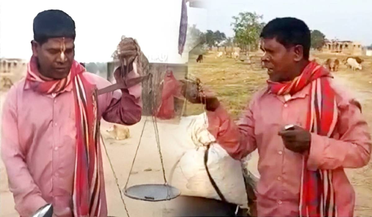 Bhuban Badyakar, Bhuban Badyakar selling peanut