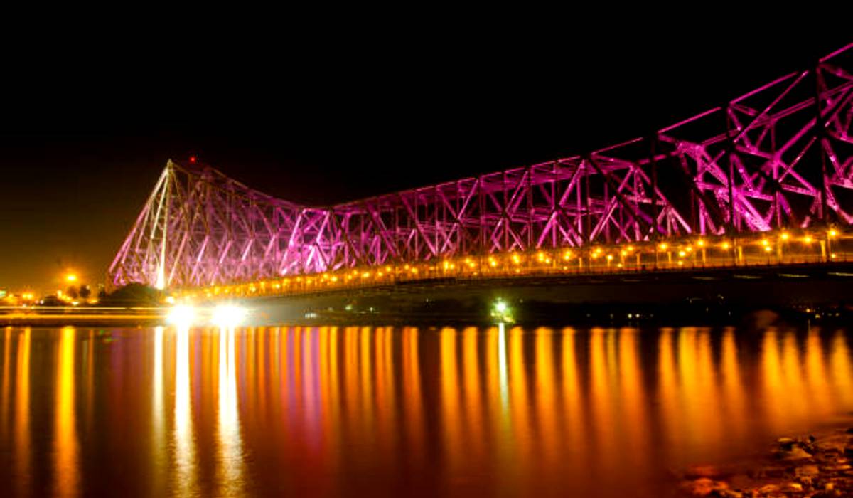 Howrah Bridge, Famous tourist spot in Kolkata