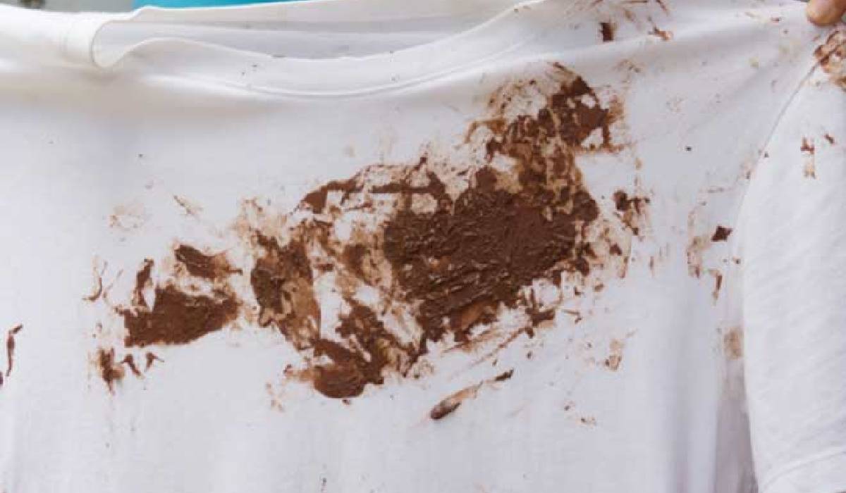Mud on clothes, Get rid of monsoon dampness and smell from clothes