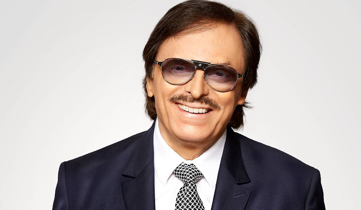 Sanjay Khan, Bollywood actors who did not give divorce to their first wife