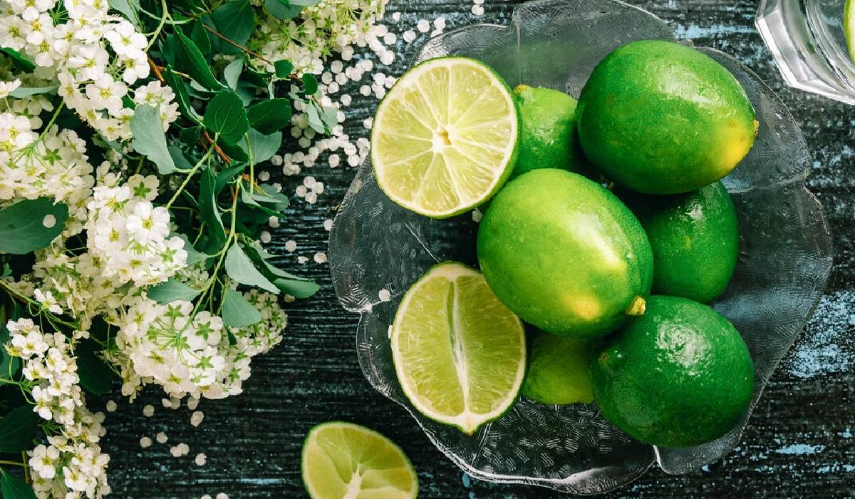 Use lemon to get rid of monsoon dampness and smell from clothes