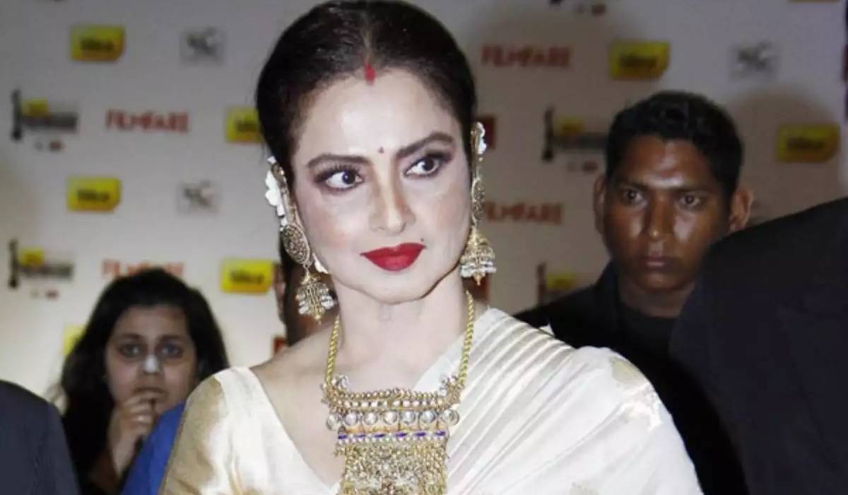 Rekha, Bollywood actresses who lost their husband at young age