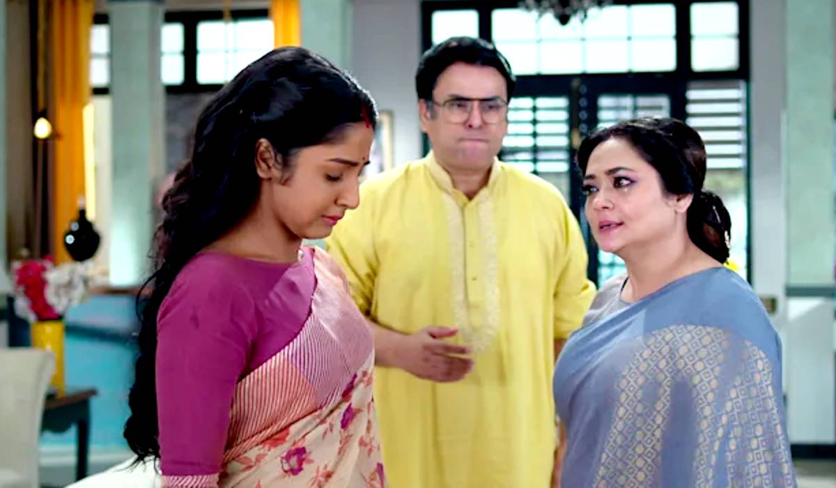 Anurager Chhowa, Anurager Chhowa Labanya and Deepa fight