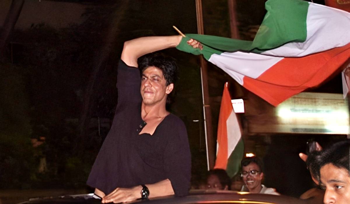 Shah Rukh Khan, Bollywood stars who insulted National Flag