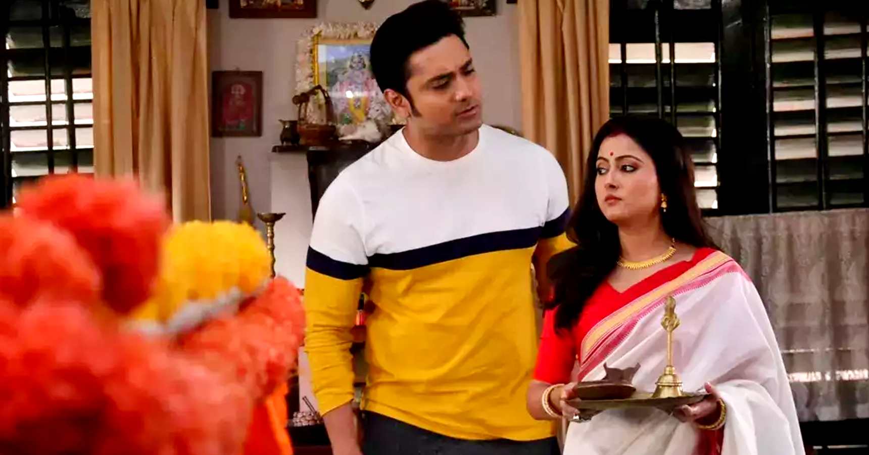 Bengali serial femous heroine who's husband are depended on them