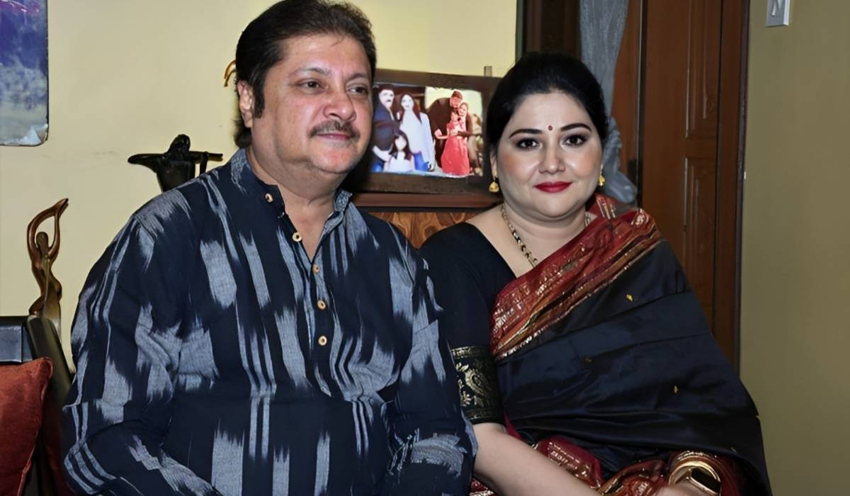 Abhishek Chatterjee and Sanjukta Chatterjee, Abhishek Chatterjee wife