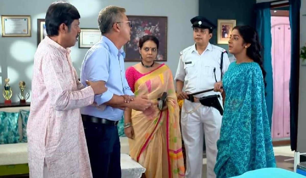 Anurager Chhowa Deepa catches Mishka's doctor