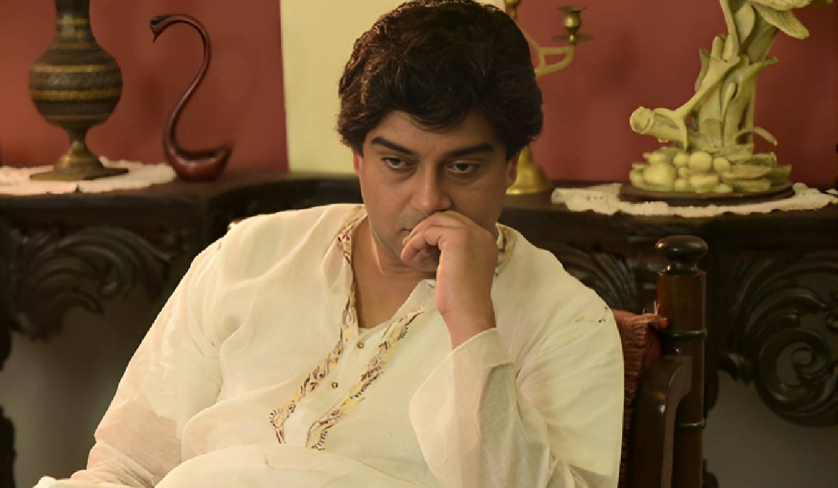 Sujan Neel Mukhopadhyay as Uttam Kumar