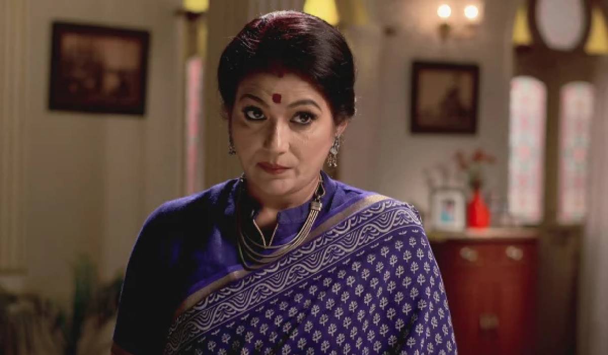 Anindita Saha as Mousumi in Desher Mati serial