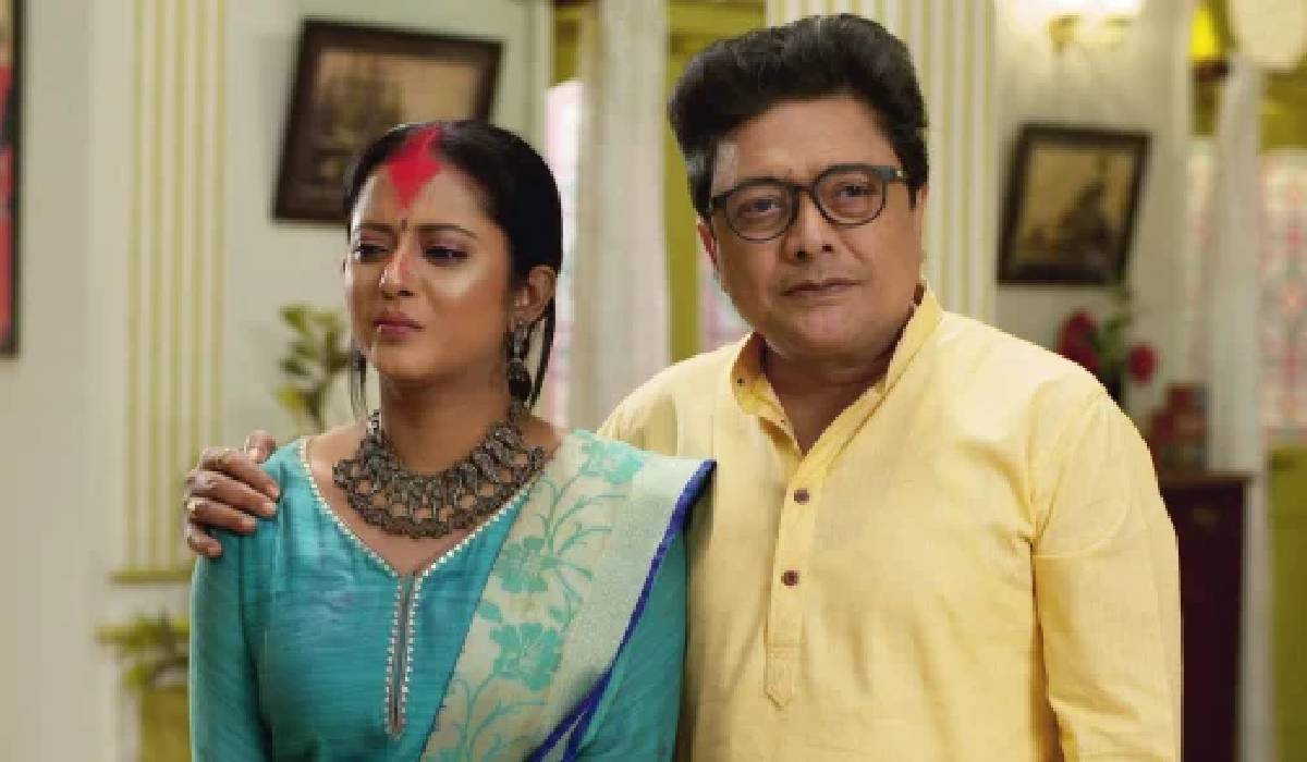Bhaskar Banerjee as Abin Bose in Desher Mati serial