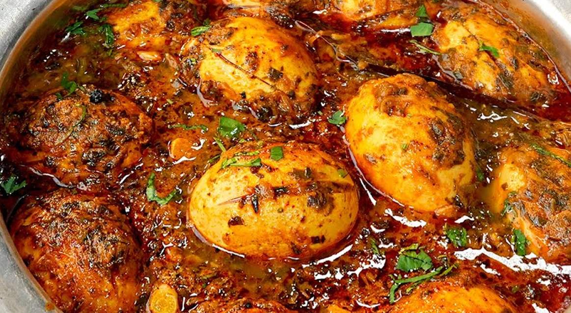 Dhaba Style Methi Anda Curry Recipe 