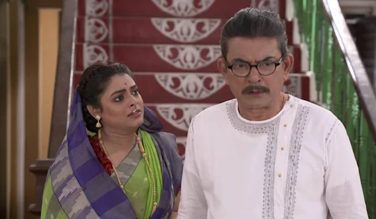 Geetashree Roy as Suhasini in Kamala O Sreeman Prithwiraj