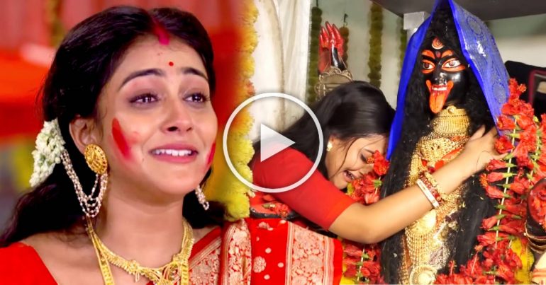 Gouri Elo Gouri actress Mohana Maiti cries hugging Ghomta Kali on last day shooting