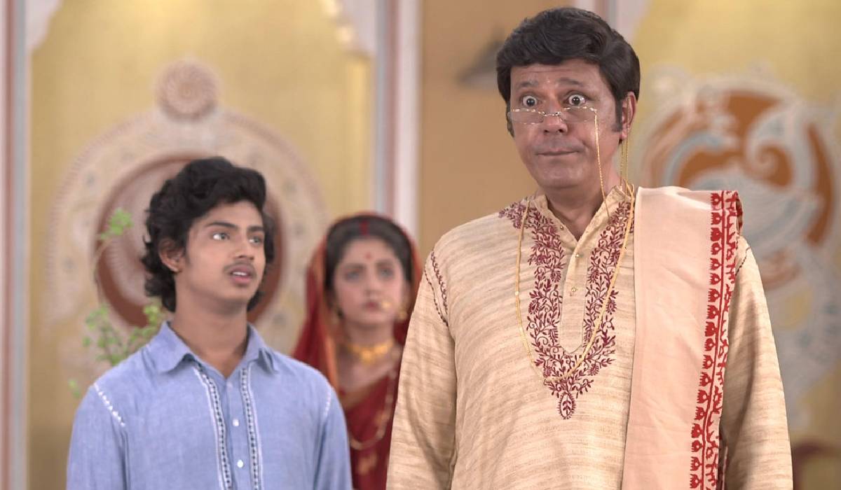 Kaushik Chakraborty as Rudrapratap in Kamala O Sreeman Prithwiraj