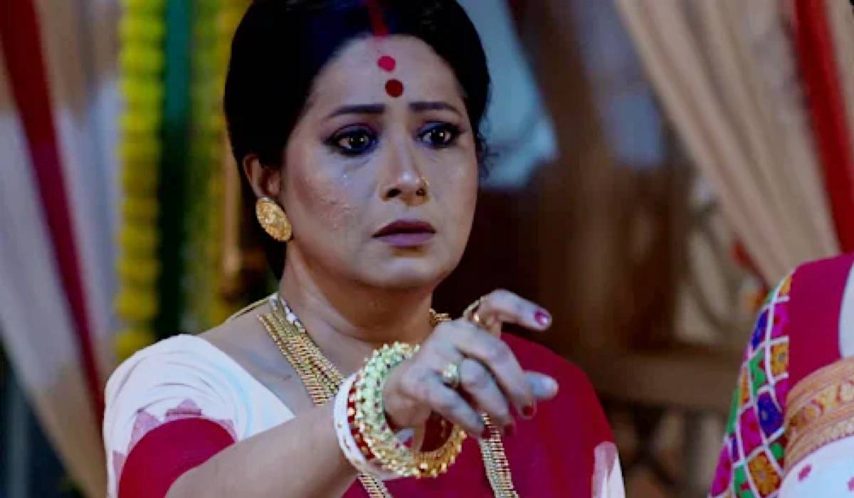 Maitreyee Mitra as Ragini Lahiri in Tunte serial