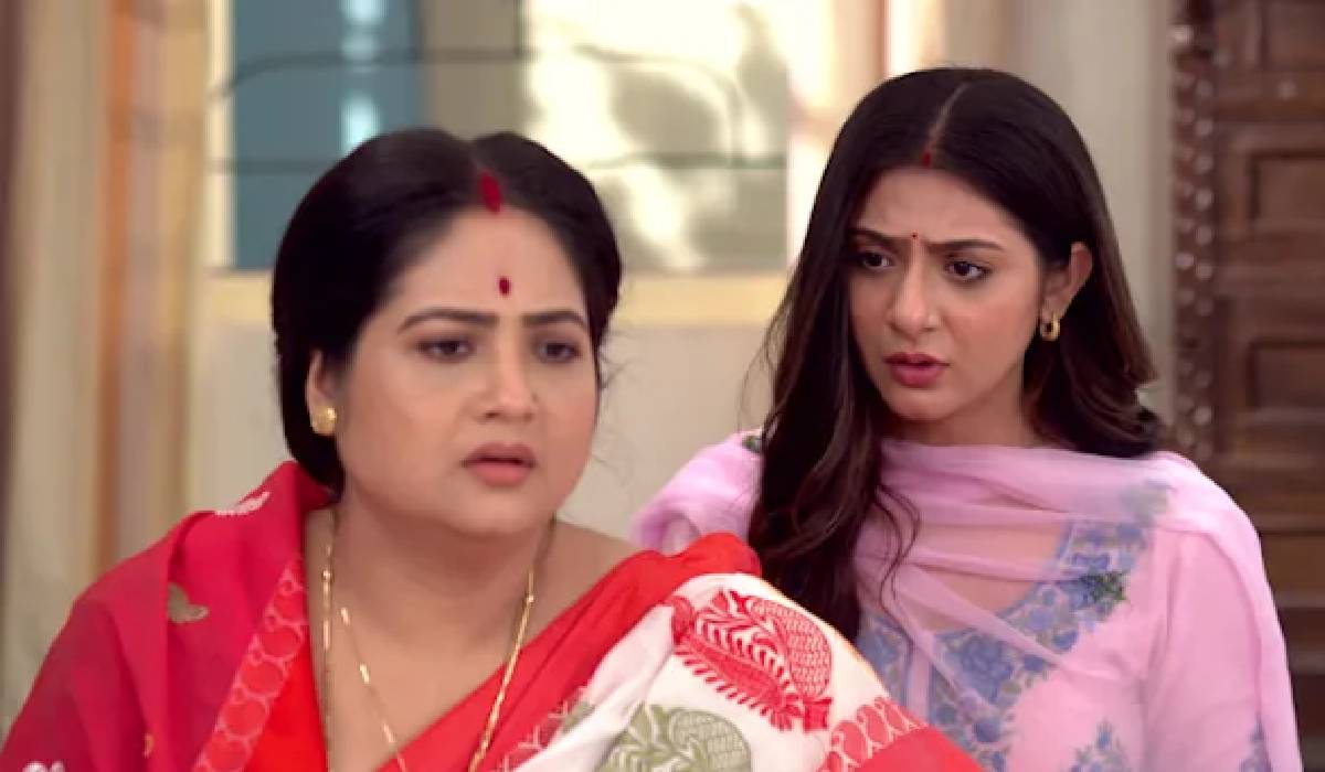 Nabonita Dey as Susmita Bhaduri in Meyebela serial