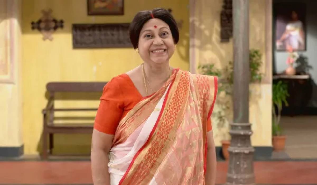 Ratna Ghoshal as Nonibala Mukherjee in Khorkuto serial