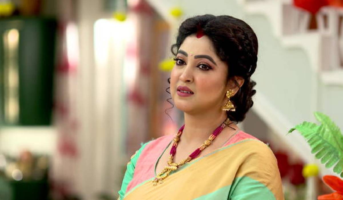 Shreyasee Samanta as Malabika Sen Sharma in Mon Phagun serial