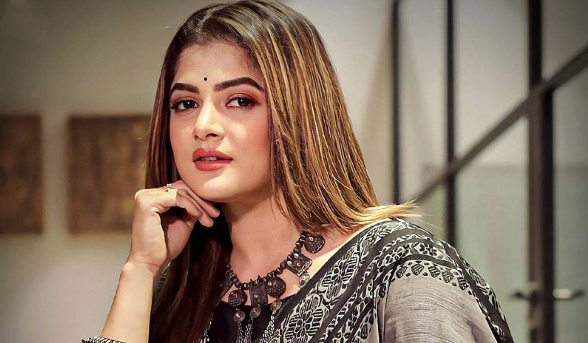 Srabanti Chatterjee shares a picture of her pet