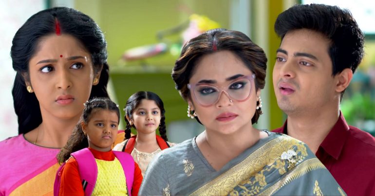 Star Jalsha Bengali serial Anurager Chhowa Labanya wants Sona Rupa back not Deepa