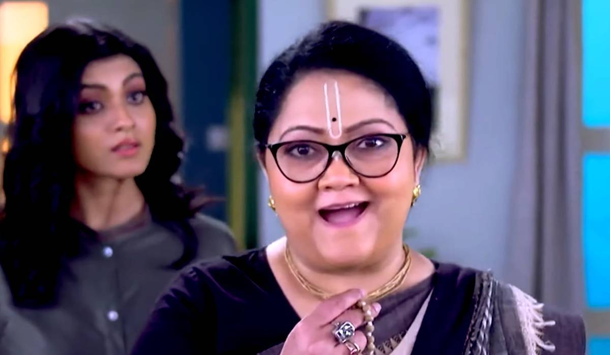 Subhadra Mukherjee in Alor Kole serial